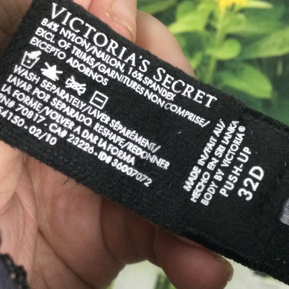 Victoria’s Secret Bra Body by Victoria Push Up 32D - Picture 2 of 5